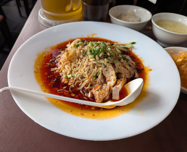 「冷やしよだれ鶏まぜそば」@陳家私菜 新宿店の写真