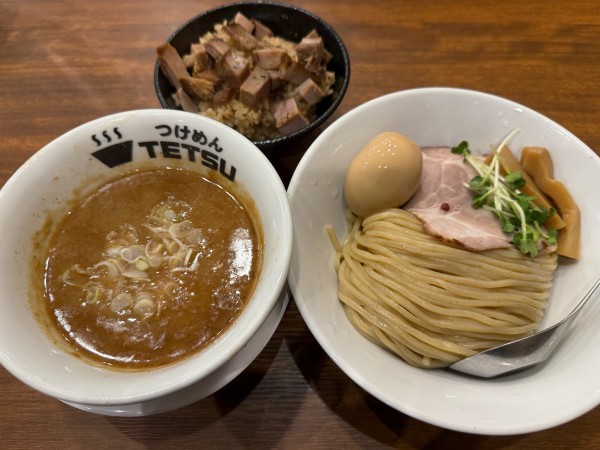 「味玉つけめん+炊き込み豚飯」@つけめんTETSU 御徒町ラーメン横丁店の写真