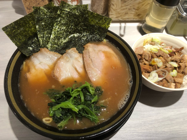 「チャーシュー麺並（1,160円）、半チャーシューまぶし丼（300」@横浜家系ラーメン てつ家の写真