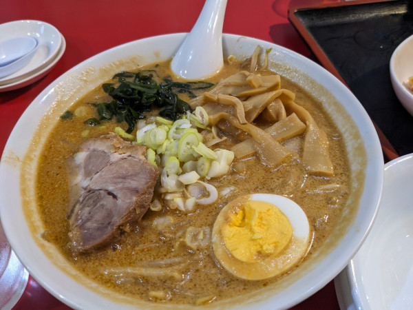 「味噌ラーメン+餃子」@狸小路飯店の写真