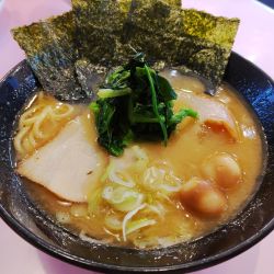 塩ラーメン（麺少なめ） 950円