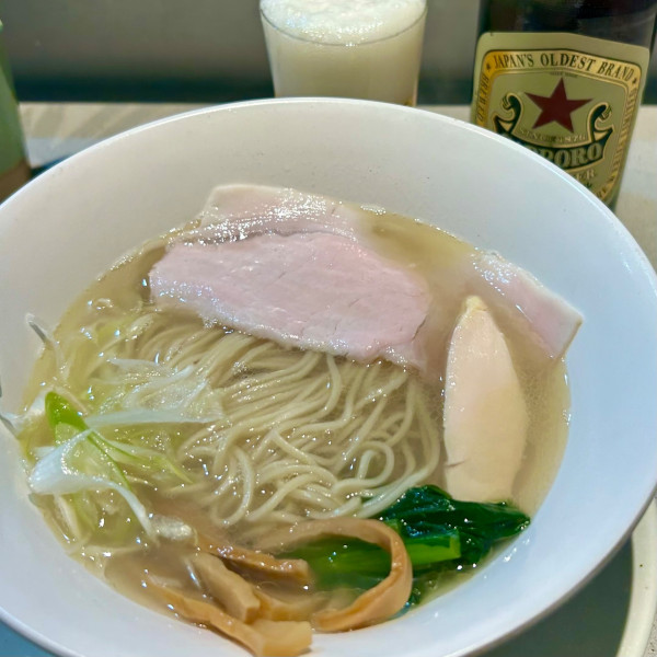 「塩そば＋瓶ビール（中瓶）赤星」@らぁめん 松千の写真