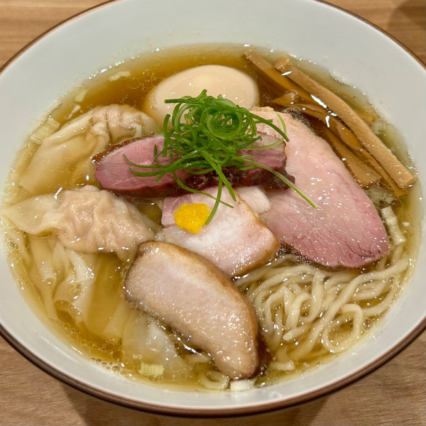 「特製白醤油（手揉み麺）」@らぁめん鴇の写真