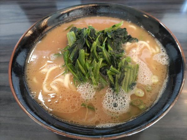「ホウレンソウ朝ラー+サービスライス一口」@横浜家系らーめん 武術家の写真