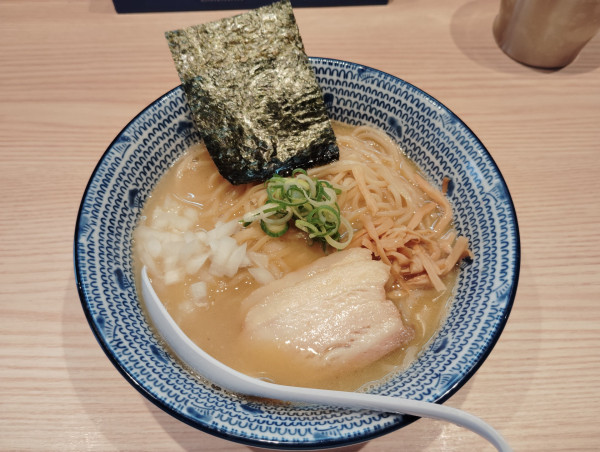 「焼きあご鶏白湯　塩　並　　950円」@中華そば かじもとの写真