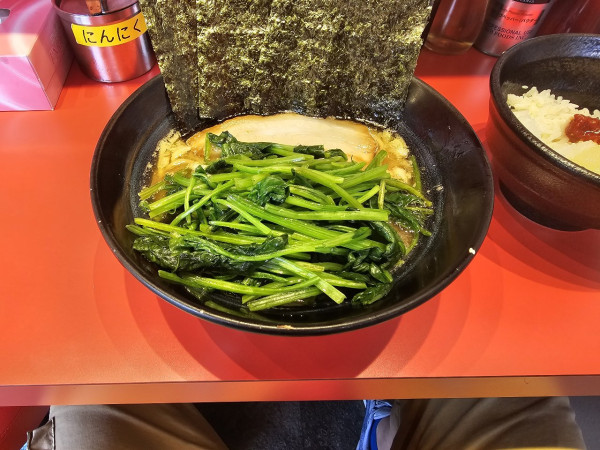 「ラーメンほうれん草トッピング」@横浜家系ラーメン池田家 堀切本店の写真