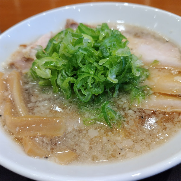 「背脂醤油900 チャーシュー300円」@大阪餃子専門店 よしこ 大崎店の写真