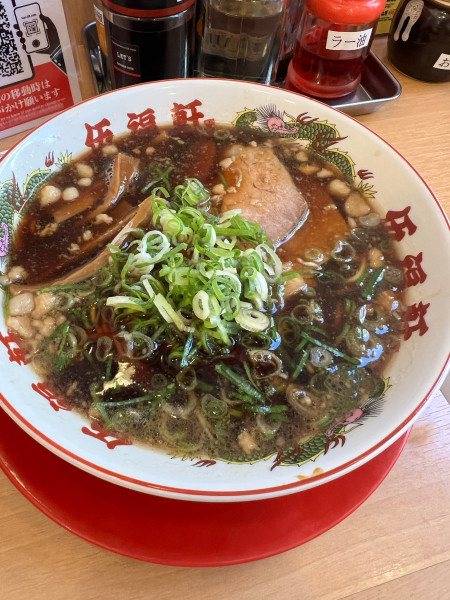「背脂黒醤油ラーメン」@伍福軒 池袋西口店の写真
