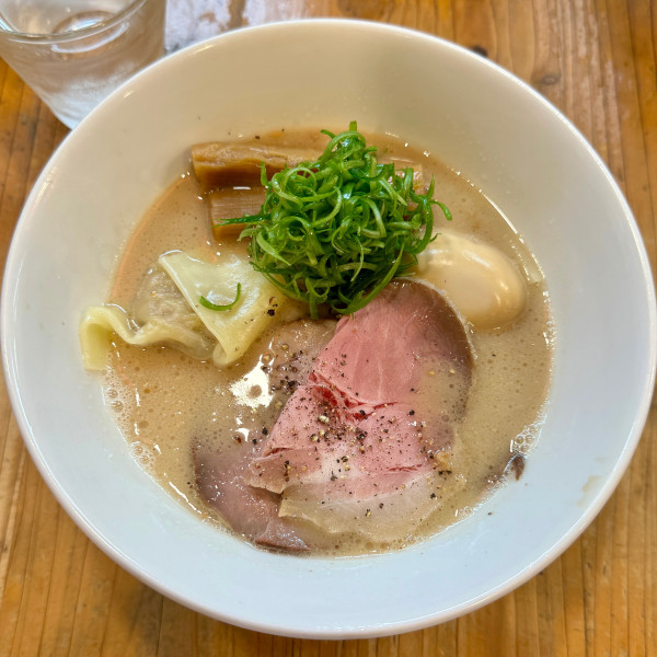 「特製豚白湯」@ろく月の写真