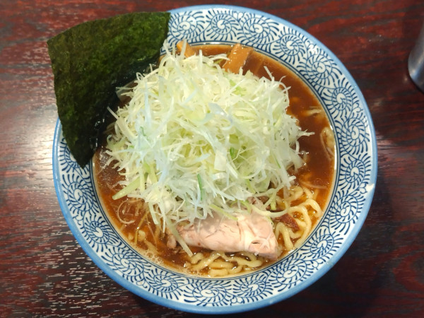 「煮干しラーメン 900円 + ネギ200円 計1100円」@らーめん大慶の写真