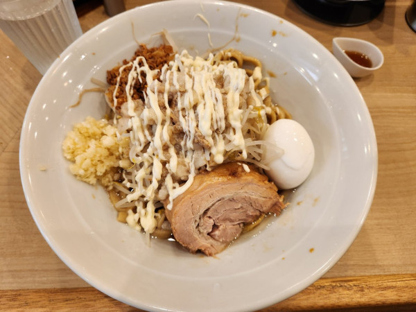 「汁なし　200g　ゆで玉子」@麺屋 味方 蒲田店の写真