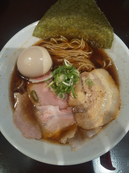 「淡麗中華そば（味玉付き）」@中華そば・つけ麺 日はまた昇るの写真