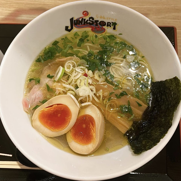 「塩のキラメキ」@らーめんSTYLE JUNK STORY 阪急三番街店の写真