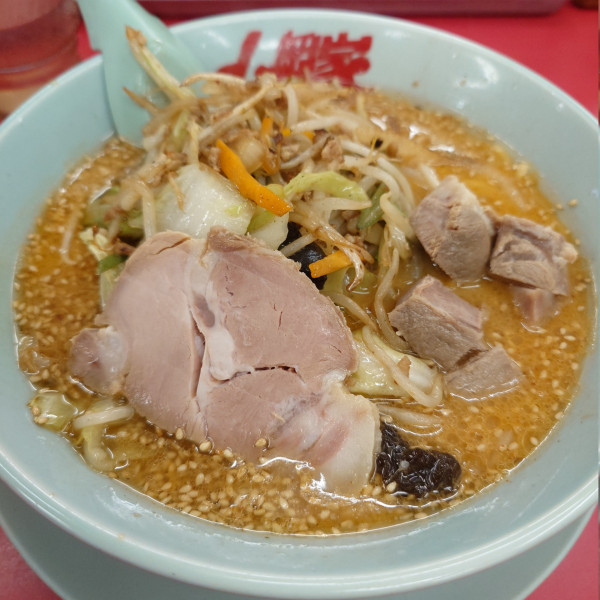 「炒め野菜ラーメン（特製味噌、コロチャーTP）」@山岡家 釧路町店の写真