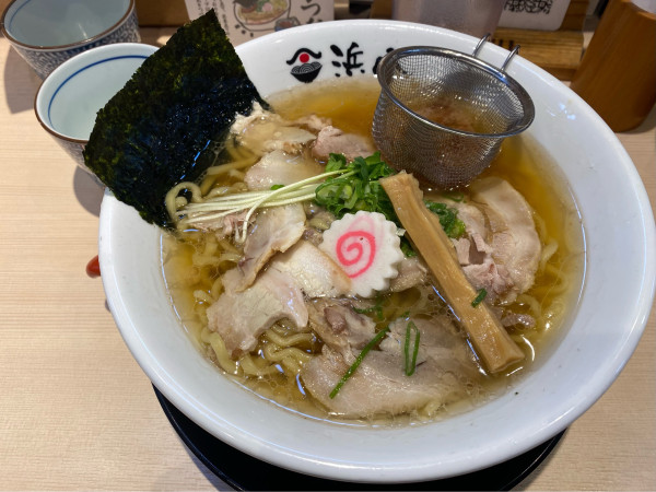 「肉入れすぎ追いかつお中華そば1,000円」@巻き鮨 中華そば 浜八 横浜ランドマークタワー店の写真