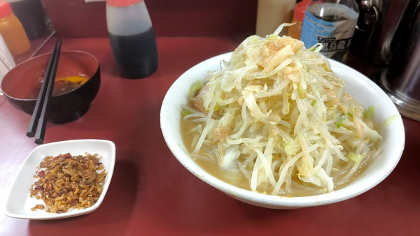 「ラーメン（100%）にんにく少なめ、野菜、アブラ　プライドエシャ」@ラーメン二郎 相模大野店の写真