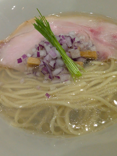 「中華蕎麦＜塩＞」@宍道湖しじみ中華蕎麦 琥珀 池袋店の写真