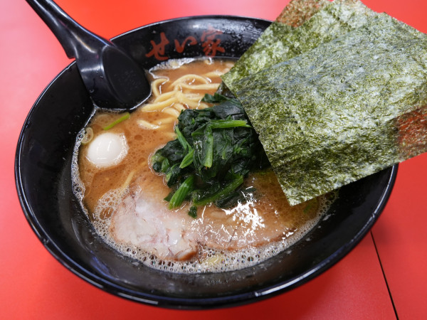 「らーめん 並 麺硬め＋味濃いめ＋油多め」@せい家 錦糸町店の写真