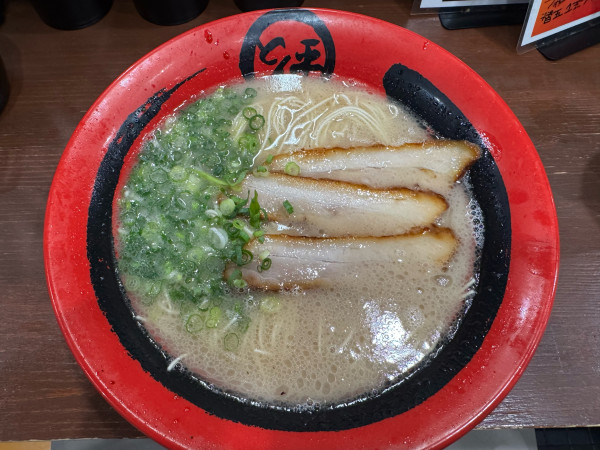 「ラーメン　800円」@長浜ラーメン とん平 TSUNAGU店の写真
