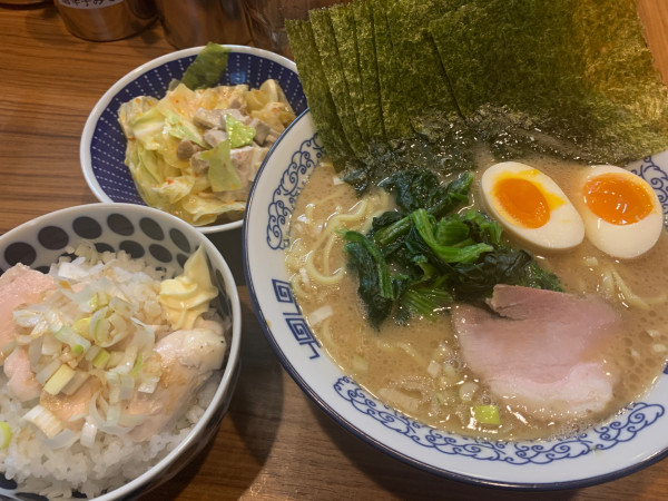 「極上ラーメン ジーローハン キャベチャー」@横浜豚骨醤油ラーメン YOLOの写真