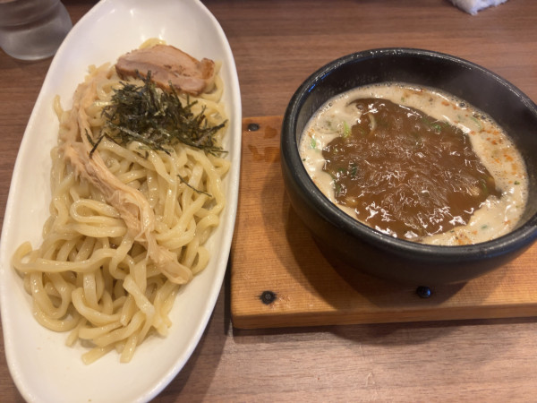 「つけそば　900円　ランチご飯サービス」@まぜ郎 ぎんや 中川店の写真