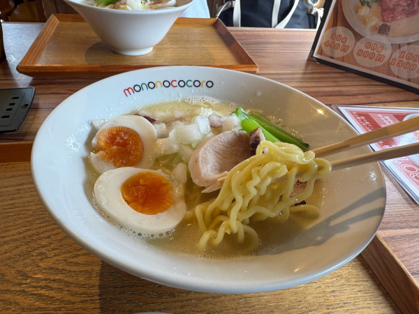 「味玉鶏白湯らぁめん1000円」@もののこころ 東松戸店の写真