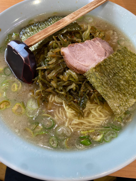 「ピリ辛茎ワカメラーメン」@ラーメンショップ 練間の写真