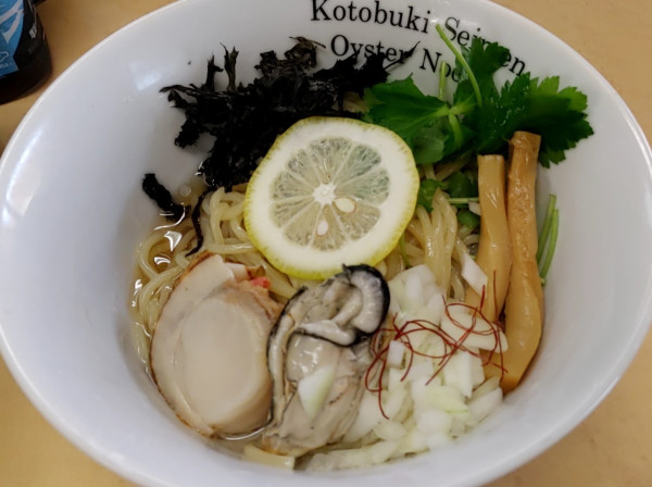 「大粒牡蠣とホタテのまぜそば（1,150円）」@中華そば よしかわの写真