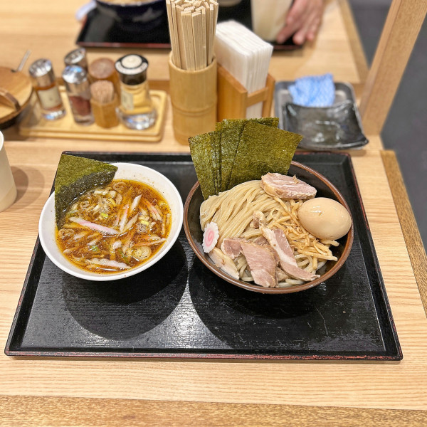 「創業つけ麺（並）＋味玉＋海苔」@舎鈴 東京サンケイビル店の写真