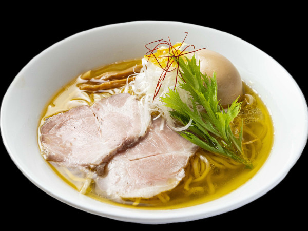 「鶏塩ラーメン 味玉付き」@麺処ぐり虎 by POPUPラーメン   三井アウトレットパーク北陸小矢部店の写真