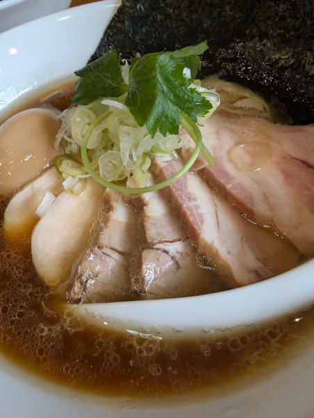 「特製手揉み中華そば 醤油」@麺や晴心の写真