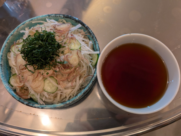 「薬味たっぷり冷やしつけそば」@都電テーブル 東尾久三丁目店の写真