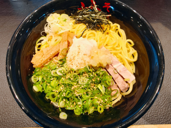 「油そば大盛＋スペシャルトッピングA＋つぶし生にんに」@東京油組総本店 高田馬場組の写真