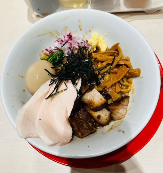 「特製にぼし油そば 1330円」@七彩飯店の写真