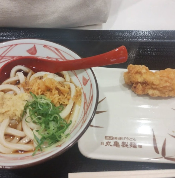 「かけうどん（並）（鶏天）」@丸亀製麺 イーサイト高崎店の写真