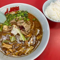 スタミナもつ醤油ラーメン　半ライスセット　￥１１４０