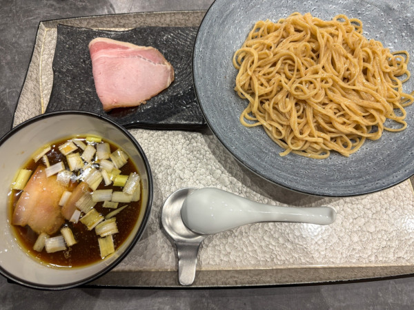 「つけ蕎麦<醤油> 並」@宍道湖しじみ中華蕎麦 琥珀 池袋店の写真