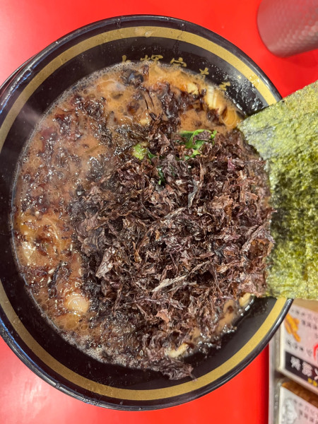 「ラーメン(並)900円＋岩のり200円」@大輝家直系家系ラーメン 大総家の写真