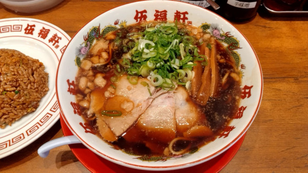 「黒ヤキメシ定食_1050円」@東京背脂黒醤油ラーメン 伍福軒 大宮店の写真