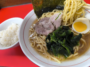 「ラーメン(醤油)(無料小ライス)(900)」@豚八家の写真