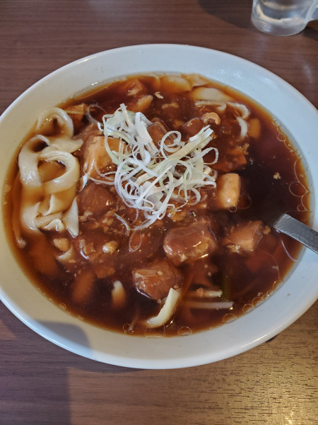 「豚角煮刀削湯麺」@福盈門 別館の写真