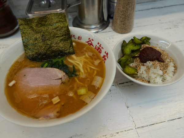 「朝ラー 並＋油多め＋朝ライス＋朝ライス＋胡麻」@二代目 谷瀬家の写真