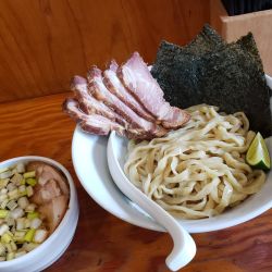 もち姫入り手揉み麺のチャーシューつけ麺（醤油）