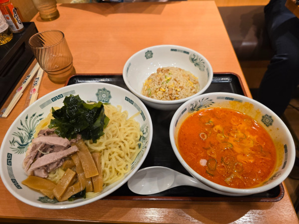 「ピリ辛豚骨つけ麺」@日高屋 多摩センター店の写真