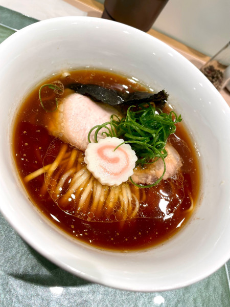 「醤油らぁ麺」@らぁ麺 花萌葱の写真