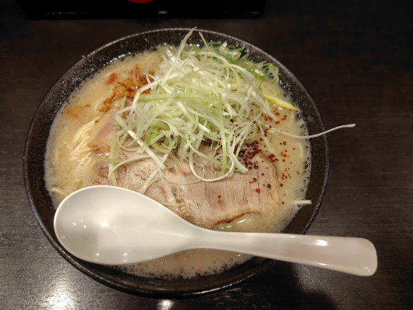 「塩鶏白湯」@ラーメン こんじき 深草店の写真