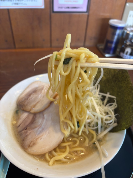 「ネギチャーシュー麺(麺硬め)+ソフトクリーム」@横浜家系ラーメン 歌舞伎家の写真
