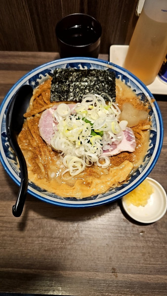 「【限定】冷たい豚骨魚介らーめん大盛 麺増し×1＋🧄」@狼煙 〜NOROSHI〜の写真