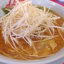 期間限定　スタミナもつ醤油ラーメン　白髪ネギトッピング