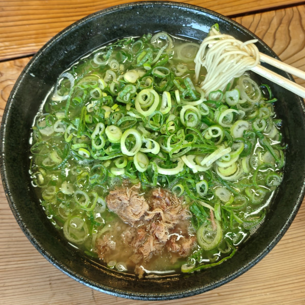 「ラーメン（700円）、替玉×２（200円）」@五号線沿いの元祖長浜ラーメンの写真